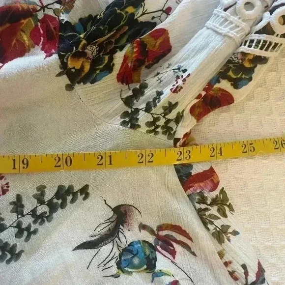 Bohemian Floral Peasant Top With Embroidery Accents Size Medium No Brand - Picture 8 of 10